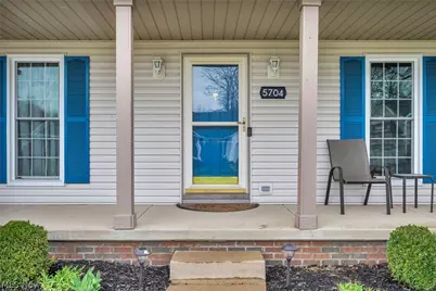 5704 Halwick Drive, Ravenna, OH 44266 - Photo 4