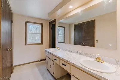 5875 Deepwood Trail, Solon, OH 44139 - Photo 24