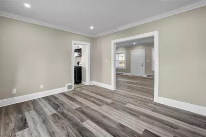 13620 S Parkway Drive, Garfield Heights, OH 44105 - Photo 18