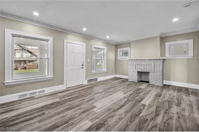 13620 S Parkway Drive, Garfield Heights, OH 44105 - Photo 12