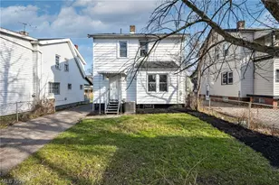 13620 S Parkway Dr, Garfield Heights, OH 44105 - Photo 4