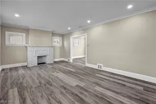 13620 S Parkway Dr, Garfield Heights, OH 44105 - Photo 14