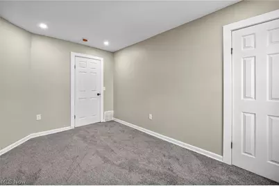 13620 S Parkway Drive, Garfield Heights, OH 44105 - Photo 22