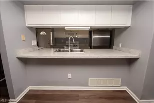 1041 Sunhaven Dr, Medina, OH 44256 - Photo 4