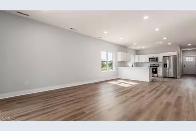 475 Walters Way, Zanesville, OH 43701 - Photo 2