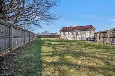 8023 Ivandale, Parma, OH 44129 - Photo 32