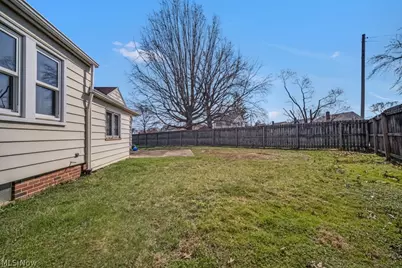 8023 Ivandale, Parma, OH 44129 - Photo 30