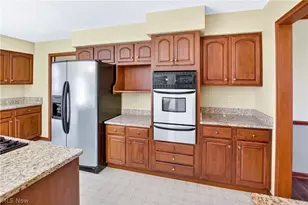 218 Wells Ct, Euclid, OH 44132 - Photo 8