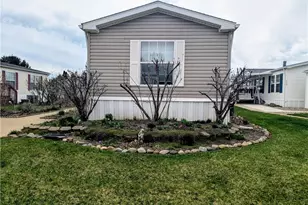 592 Sand Trap Cir, Painesville, OH 44077 - Photo 2