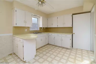 23 Wayne Avenue, Akron, OH 44301 - Photo 4