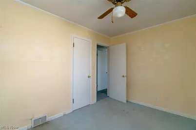 23 Wayne Avenue, Akron, OH 44301 - Photo 12