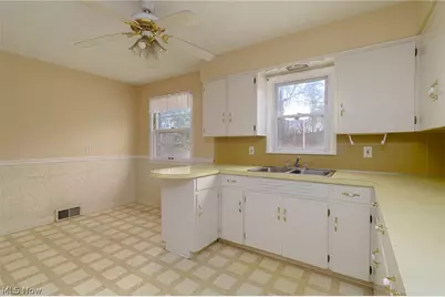 23 Wayne Avenue, Akron, OH 44301 - Photo 8