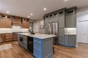 8955 Stoneybrook Dr, Grandview Heights, OH 44147 - Photo 14