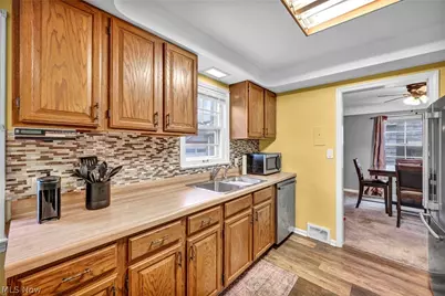 25400 Glenbrook Boulevard, Euclid, OH 44117 - Photo 16