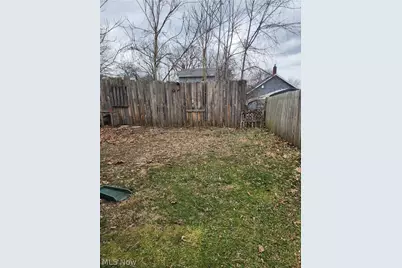 513 Rothrock Avenue, Akron, OH 44314 - Photo 14