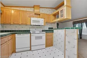 228 Troy Oaks Dr, Hiram, OH 44234 - Photo 16