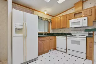 228 Troy Oaks Dr, Hiram, OH 44234 - Photo 14