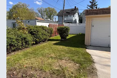 13820 S Parkway Drive, Garfield Heights, OH 44105 - Photo 6