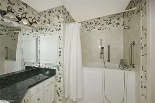 5780 Emerald Ridge Pkwy, Solon, OH 44139 - Photo 28