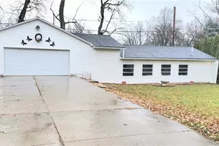 934 Summit Dr, Ashland, OH 44805 - Photo 2