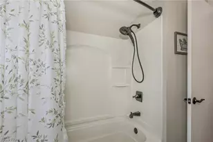 1101 Bonnie Ln, Mayfield Heights, OH 44124 - Photo 18