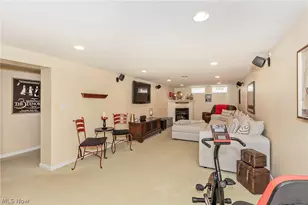 1101 Bonnie Ln, Mayfield Heights, OH 44124 - Photo 28