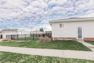 1101 Bonnie Ln, Mayfield Heights, OH 44124 - Photo 40