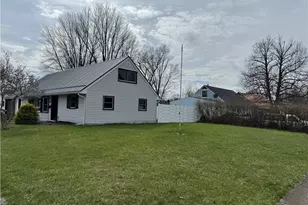 565 Irving Park Blvd, Sheffield Lake, OH 44054 - Photo 2