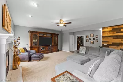 8460 Windsor Way, Grandview Heights, OH 44147 - Photo 10