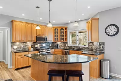 8460 Windsor Way, Grandview Heights, OH 44147 - Photo 12