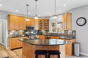 8460 Windsor Way, Grandview Heights, OH 44147 - Photo 12