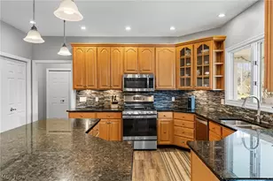 8460 Windsor Way, Grandview Heights, OH 44147 - Photo 14