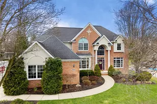 8460 Windsor Way, Grandview Heights, OH 44147 - Photo 1