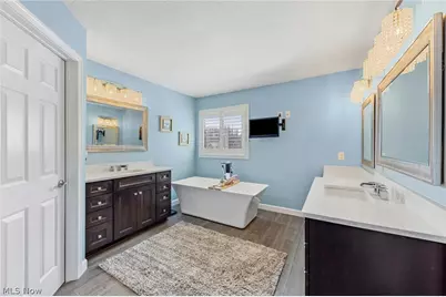 8460 Windsor Way, Grandview Heights, OH 44147 - Photo 22