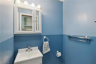 402 Yager Rd, New Franklin, OH 44216 - Photo 18