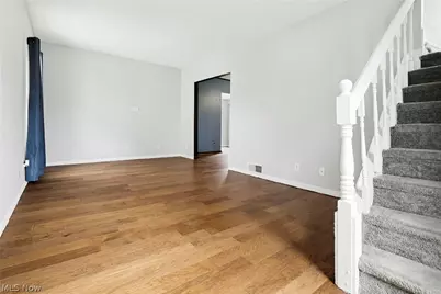 102 E Brookside Avenue, Akron, OH 44301 - Photo 10