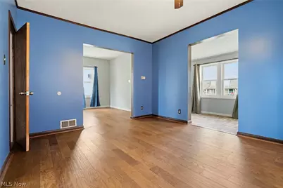 102 E Brookside Avenue, Akron, OH 44301 - Photo 8