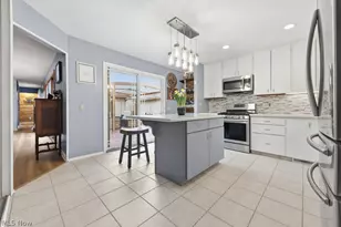 22144 Meadowsouth Ct, Strongsville, OH 44149 - Photo 6