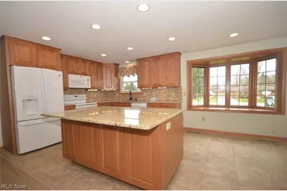 987 Howard Drive, Tallmadge, OH 44278 - Photo 4