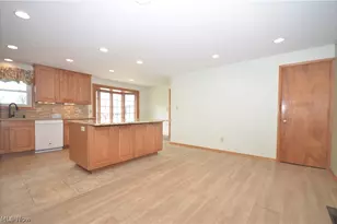 987 Howard Dr, Tallmadge, OH 44278 - Photo 2