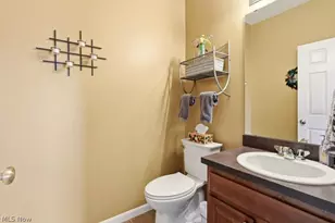 214 Gatwick Grove Cir, Wadsworth, OH 44281 - Photo 8