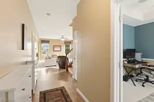 214 Gatwick Grove Cir, Wadsworth, OH 44281 - Photo 4