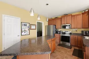 214 Gatwick Grove Cir, Wadsworth, OH 44281 - Photo 18
