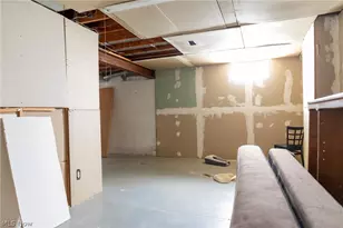 7571 Pleasant Run Dr, Green Hills, OH 44131 - Photo 32