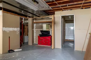 7571 Pleasant Run Dr, Green Hills, OH 44131 - Photo 34