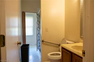 7571 Pleasant Run Dr, Green Hills, OH 44131 - Photo 24