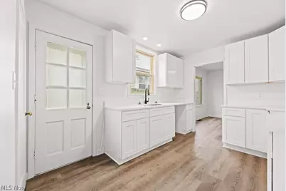 1073 Parkside Drive, Alliance, OH 44601 - Photo 4