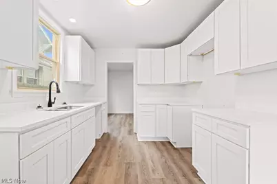 1073 Parkside Drive, Alliance, OH 44601 - Photo 2