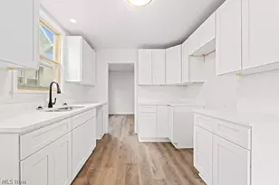 1073 Parkside Dr, Alliance, OH 44601 - Photo 2