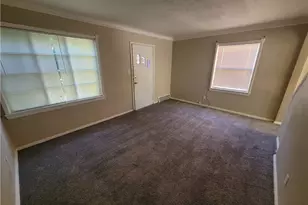 255 E 250th St, Euclid, OH 44132 - Photo 4